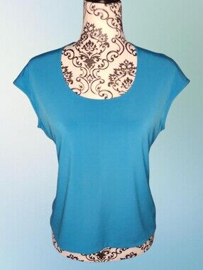 VARIATIONS Classic Scoop Neck Women’s Top - Medium
